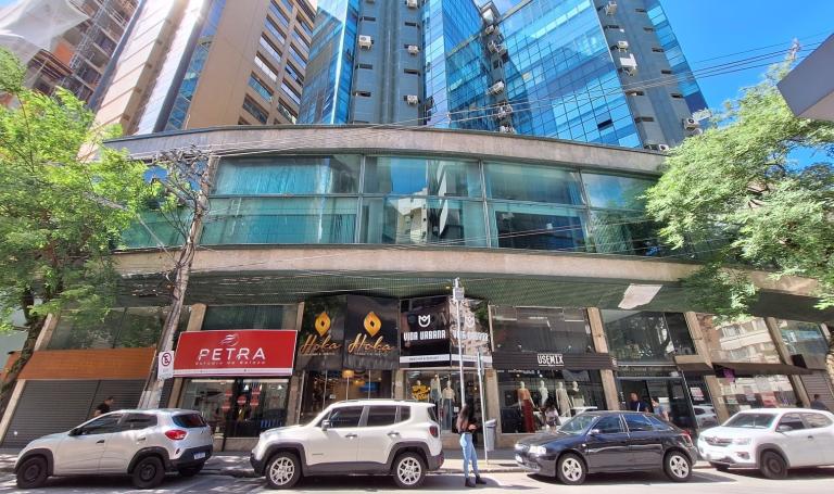 Irmaos Daux, Centro