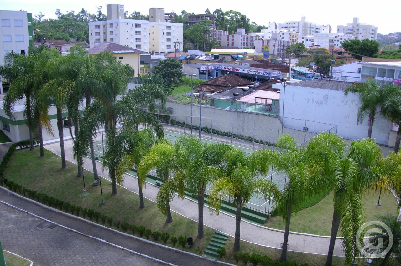 quadra de esportes e salão de festas