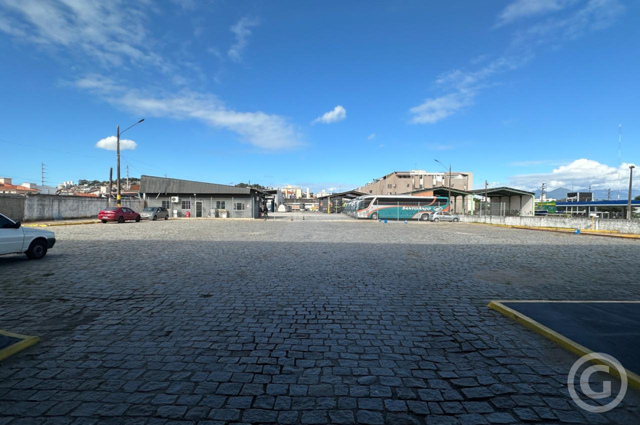 estacionamento fundos 