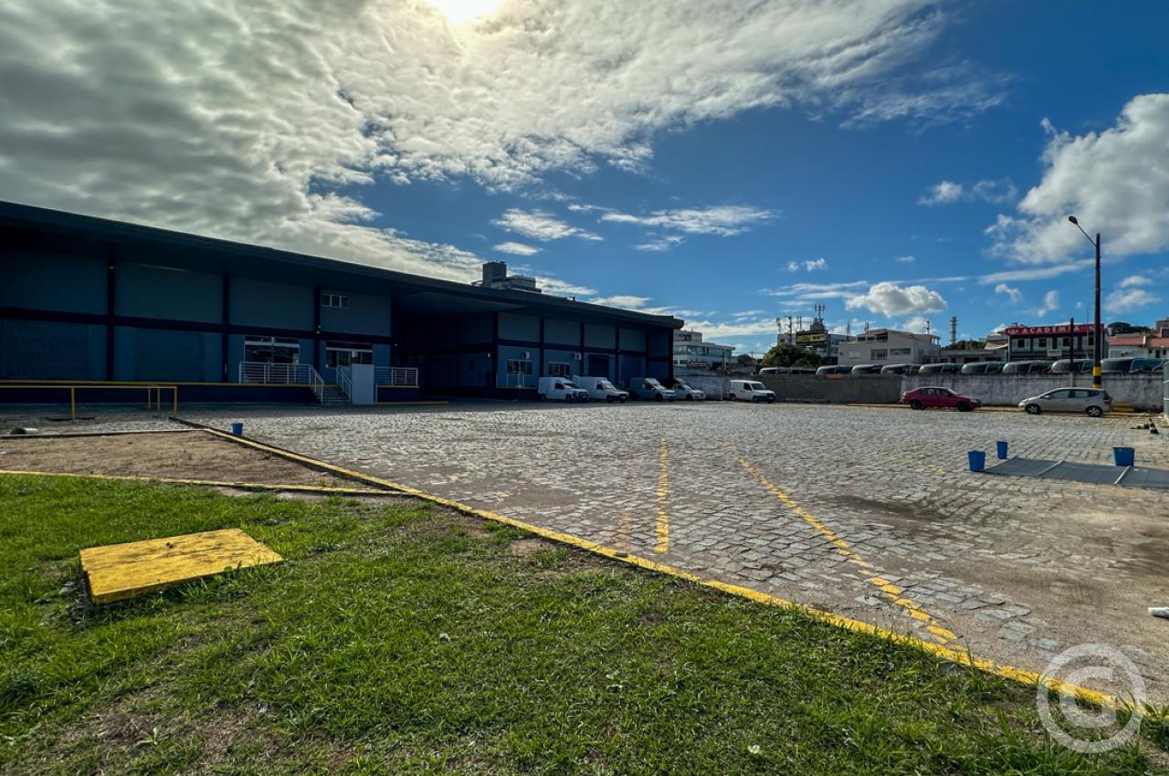 estacionamento fundos 