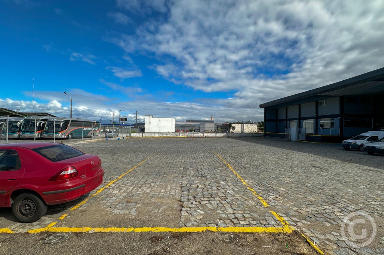 estacionamento fundos 