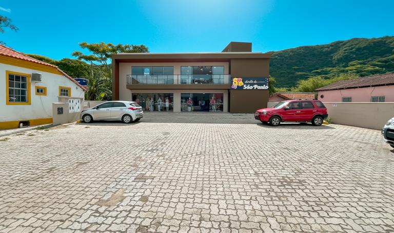 Complexo Comercial Red River, São João do Rio Vermelho Complexo Comercial Red River, São João do Rio Vermelho