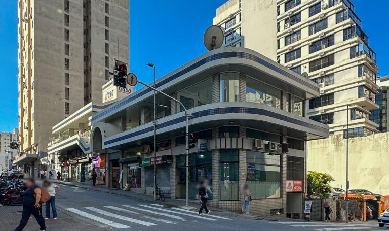 Comercial Roberta, Centro