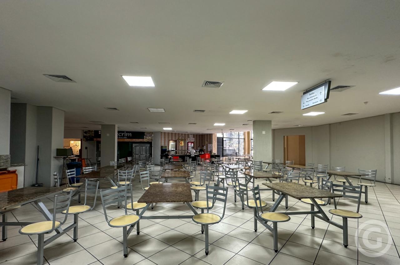 praça de alimentação  