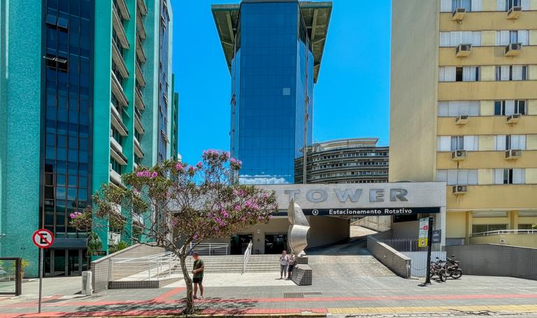 Top Tower, Centro