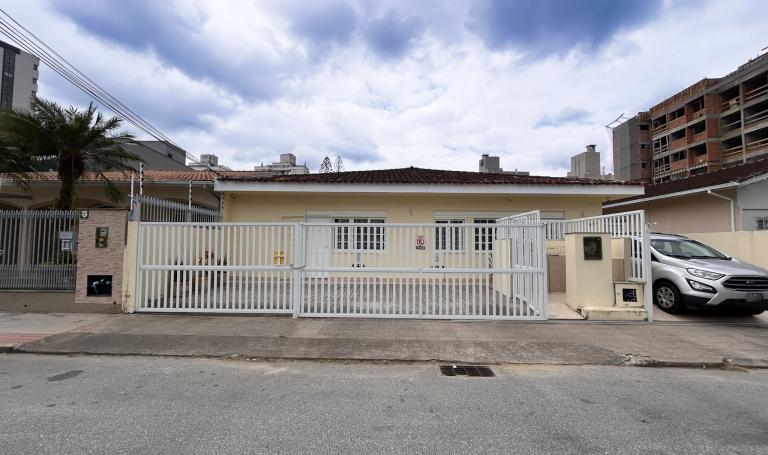 Casa Compacta Trindade, Trindade