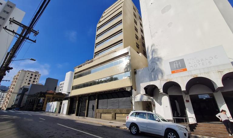 Maia E Monteiro, Centro