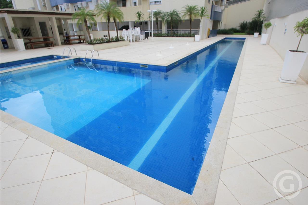piscina condomínio 