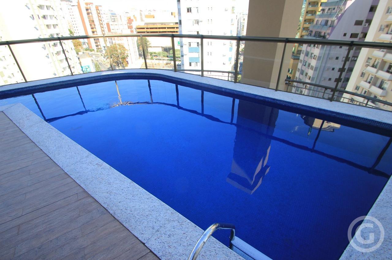 piscina condomínio 