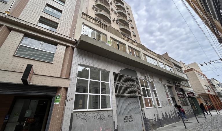 Dona Negra, Centro