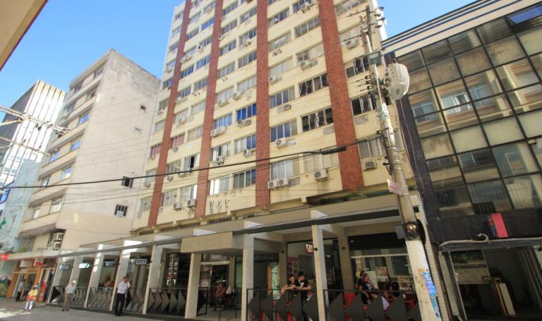 Joana de Gusmao, Centro