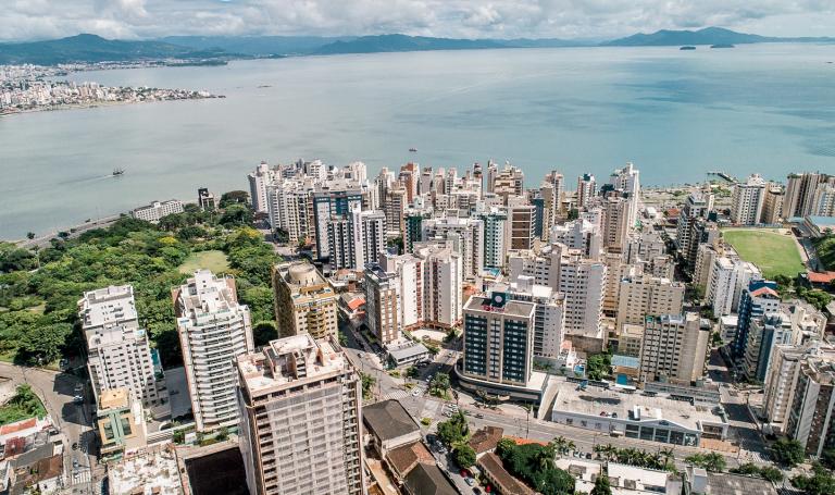 Próximo à avenida Beira-Mar Norte
