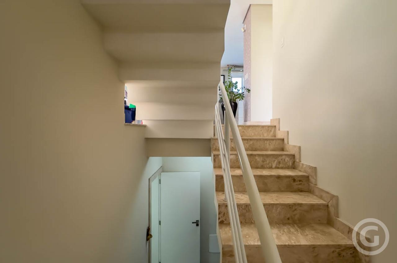 sala inferior escada