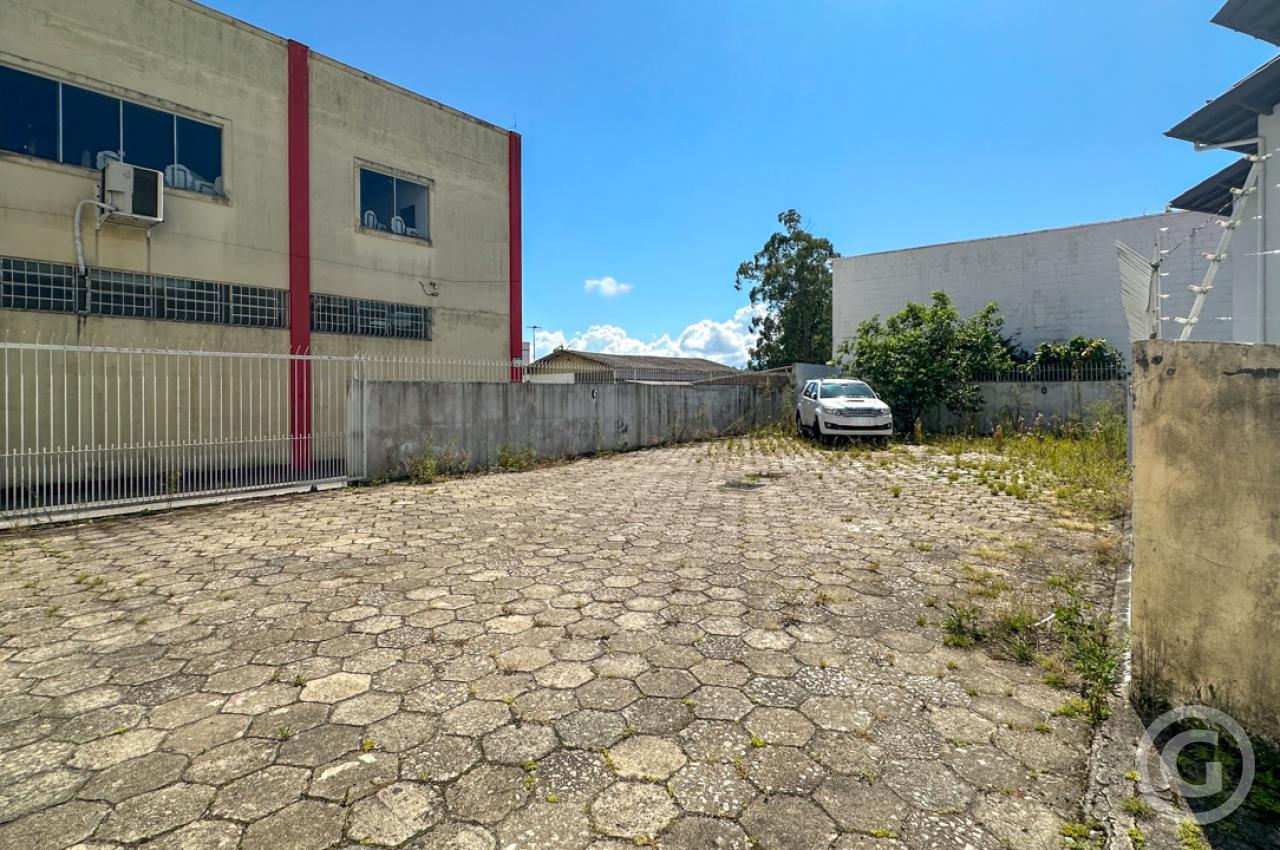 estacionamento fundos 