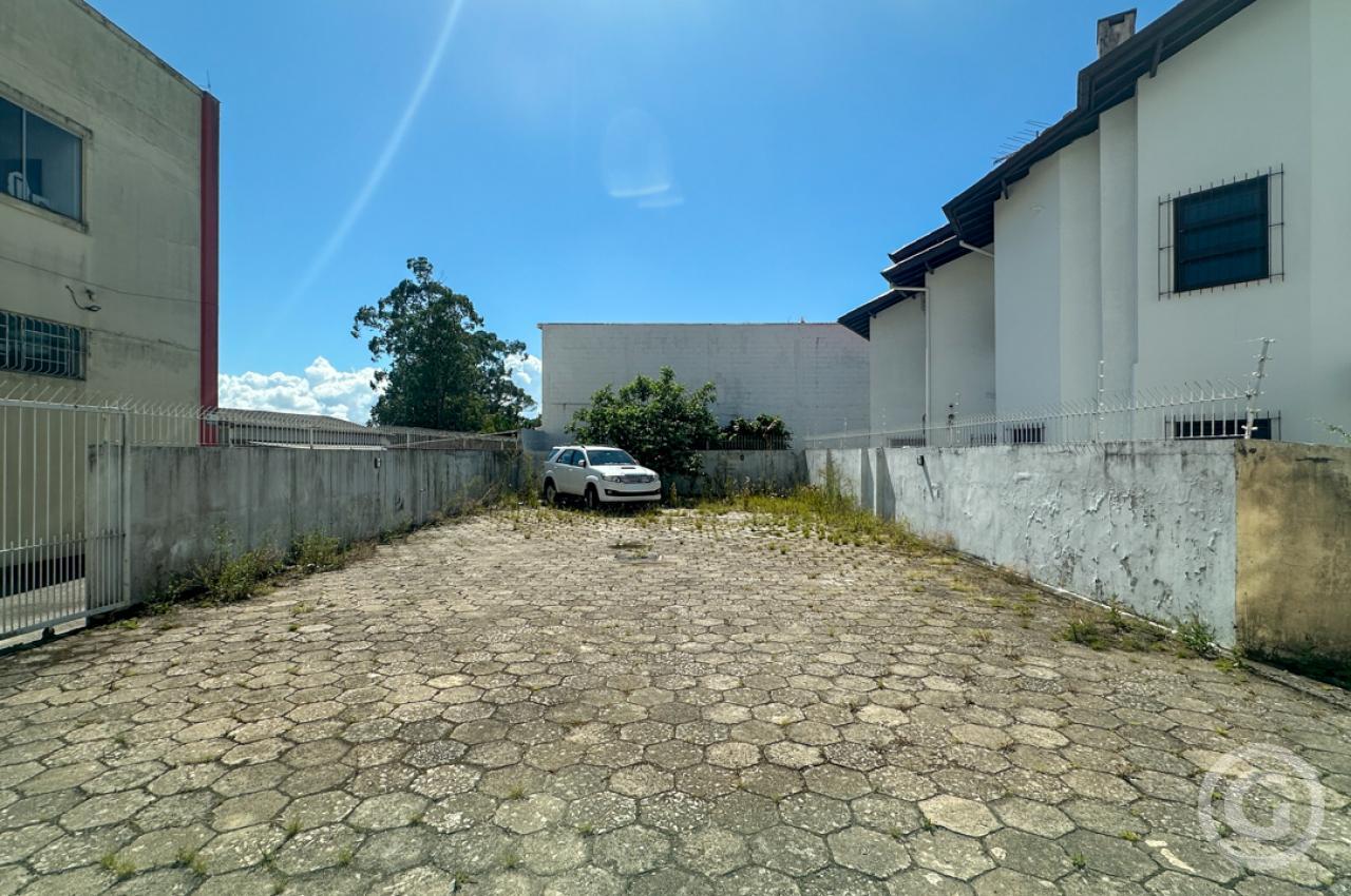 estacionamento fundos 